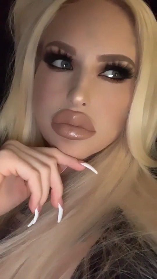 Making your lips bigger with makeup